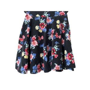 SO ✨ SKATER SKIRT. XS.